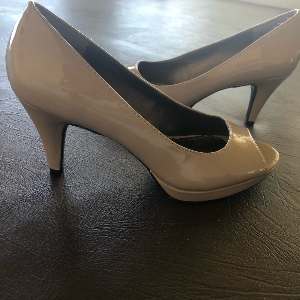 Bandolino Tan Heels